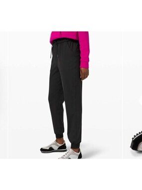 Lululemon Keep moving joggers , black, Size 4 B136